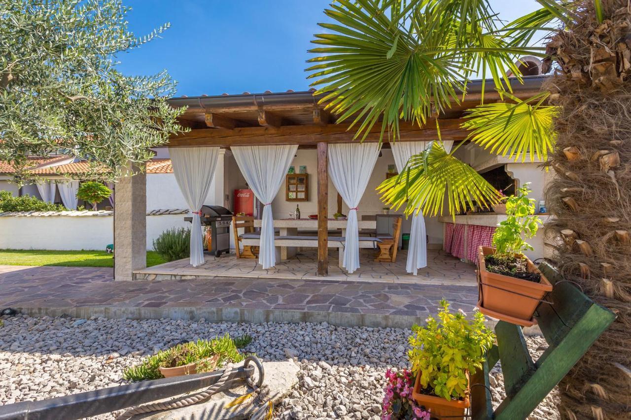 Guest House Antonella Malinska Esterno foto